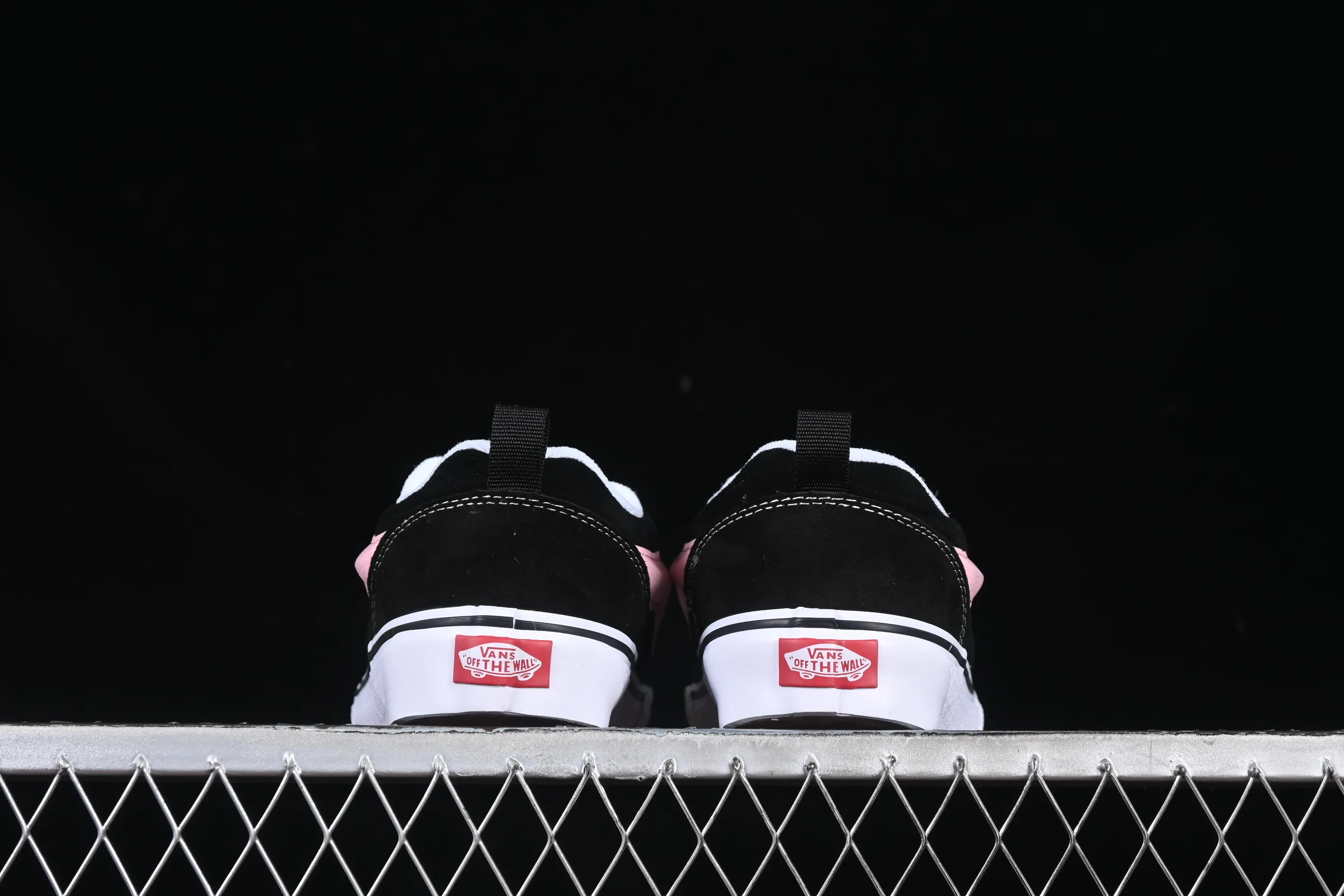 All categories Vans Vans series Vans Low Vans low-top Vans Knu Skool black and pink color comfortable and fashionable non-slip wear-resistant low-top casual sneakers VN0009QCB9P